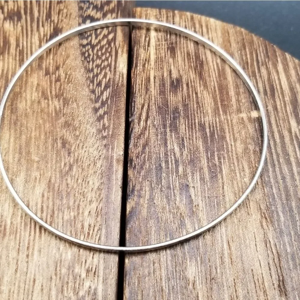Silver tone rounded bangle bracelet slider B911